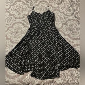 Old Navy Black and White Geometric Midi Dress
